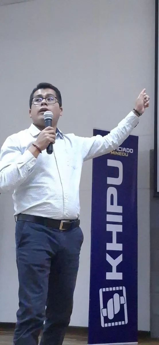 Paul Pumalloclla durante su charla de inteligencia artificial aplicada al marketing