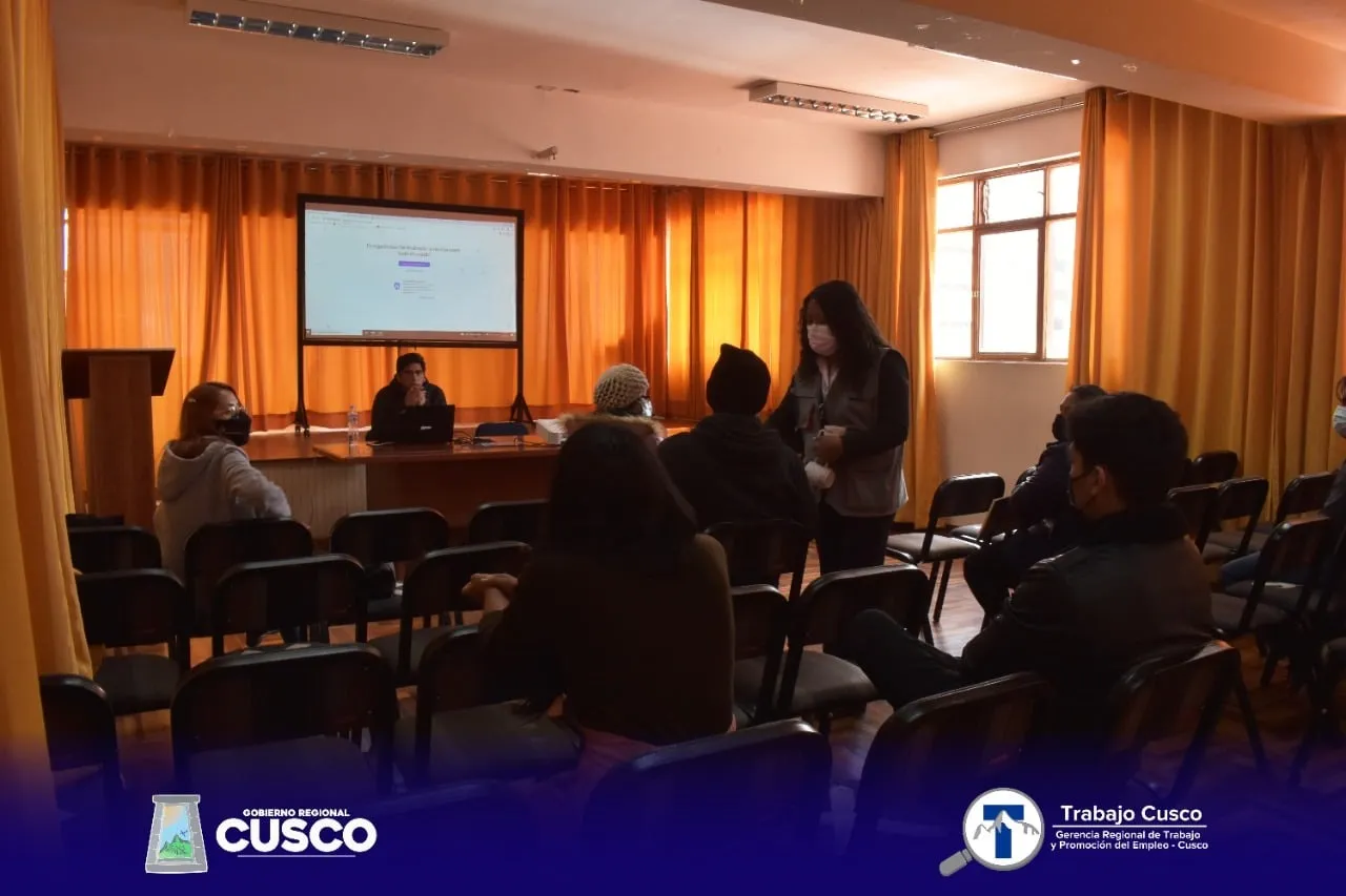 Taller Diseño web para emprendedores de Paul Pumalloclla con la Gerencia Regional de Trabajo y Promoción del Empleo del Cusco